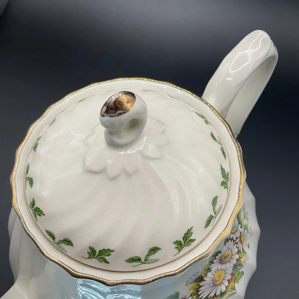 Churchill ENGLAND Floral Bouquet‎ Daisies, Pink/Blue Pansies Footed Teapot Gold